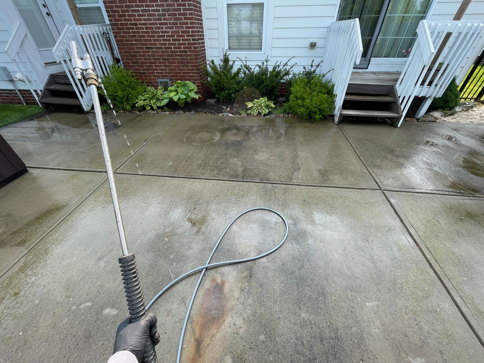 Soft-washing a concrete patio with the wash wand